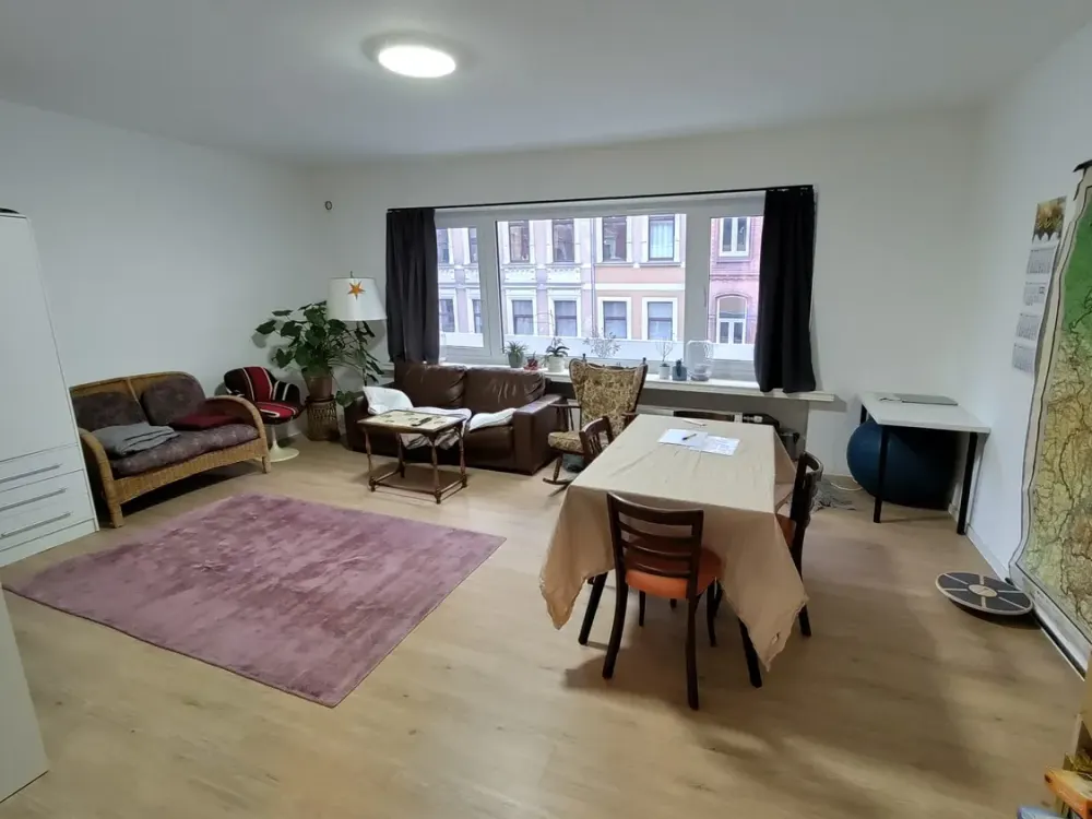 Modern 3-Room Apartment with Two Balconies in Attractive Location