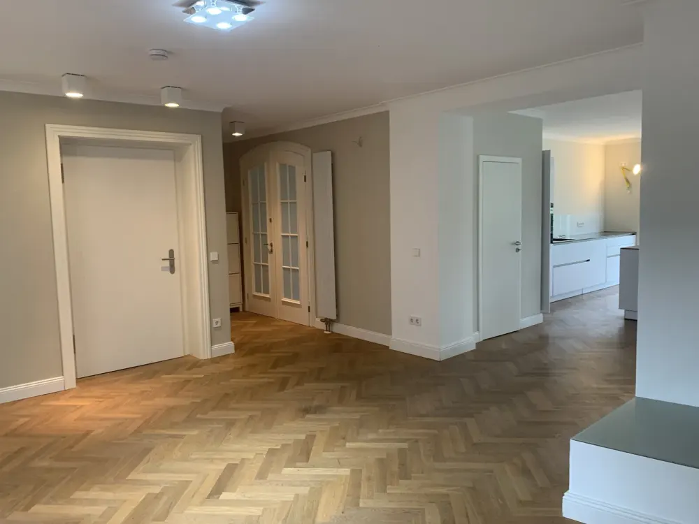 Moderne Wohnung mit Küche im historischen Haus