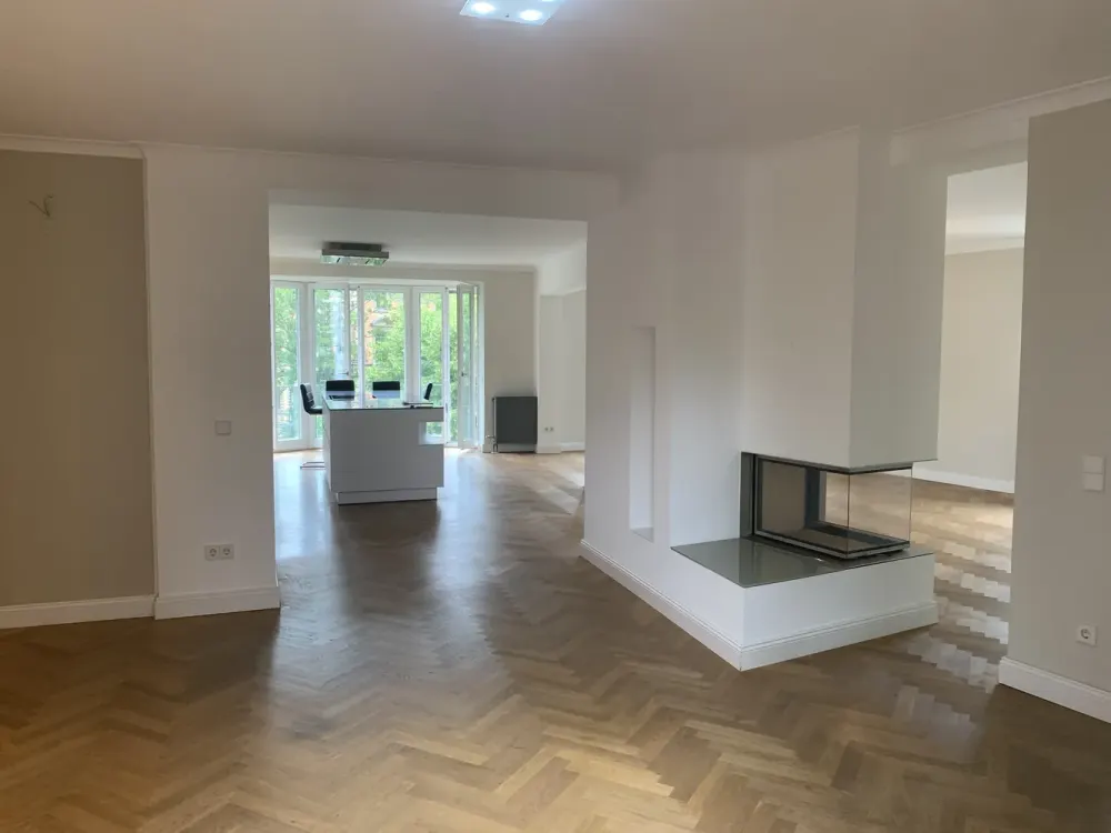 Moderne Wohnung mit Küche im historischen Haus