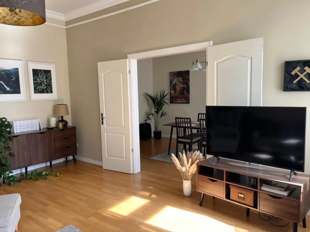 Beautiful Art Nouveau Apartment in Prime Location near Rhine, Medienhafen and Lorettostraße