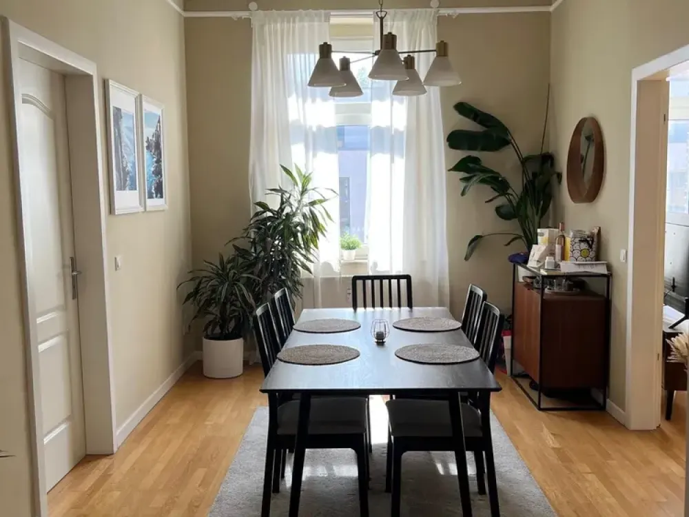 Beautiful Art Nouveau Apartment in Prime Location near Rhine, Medienhafen and Lorettostraße