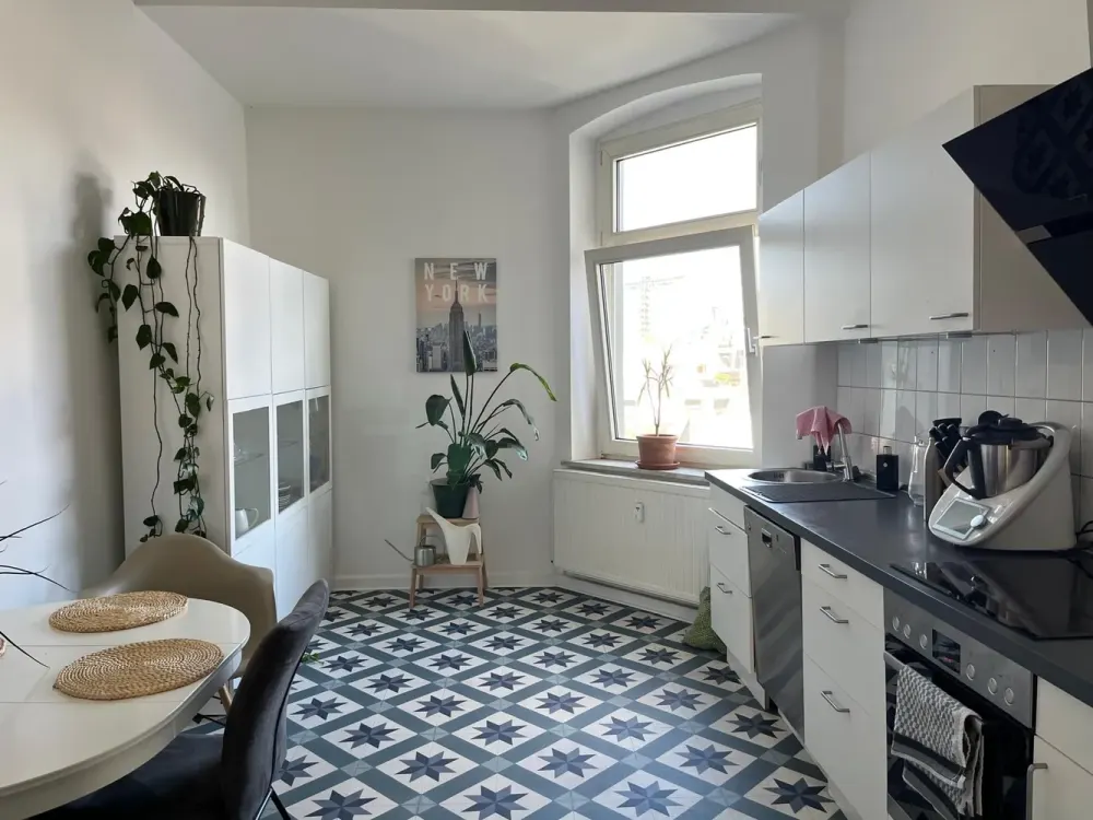 Beautiful Art Nouveau Apartment in Prime Location near Rhine, Medienhafen and Lorettostraße