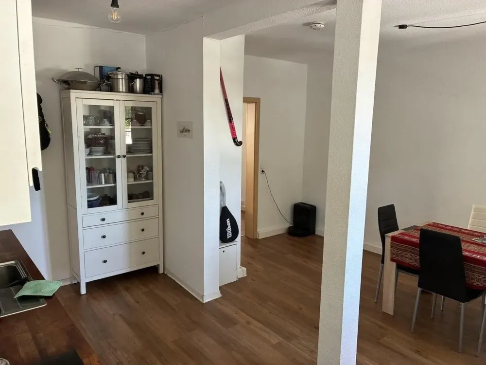 Helle, voll möblierte 2.5 -Zimmer-Wohnung mit Loggia in Stuttgart-Nord - befristete Untervermietung