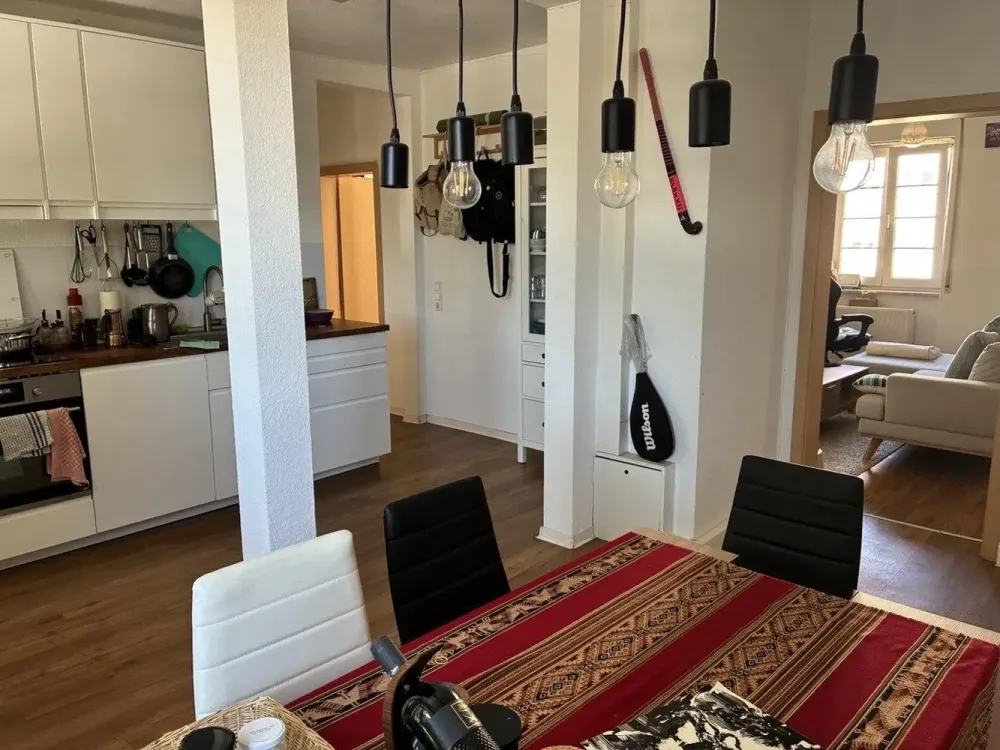 Helle, voll möblierte 2.5 -Zimmer-Wohnung mit Loggia in Stuttgart-Nord - befristete Untervermietung