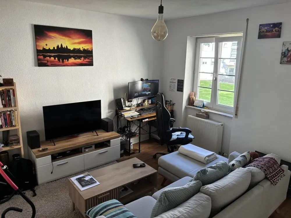 Helle, voll möblierte 2.5 -Zimmer-Wohnung mit Loggia in Stuttgart-Nord - befristete Untervermietung