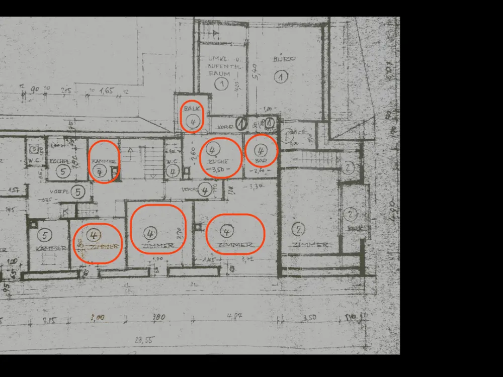 Geschmackvolle Dachgeschosswohnung mit drei Zimmern sowie Balkon und EBK in Stuttgart