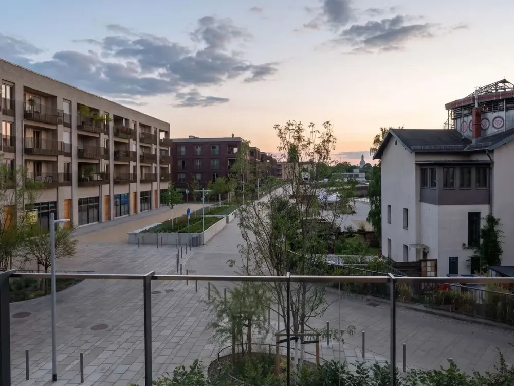 Elbe in View · Dresden at Your Feet · Exclusive 3-Room Apartment in HafenCity