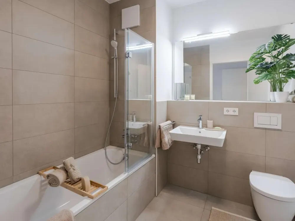 Spacious 3-Room Apartment with Loggia in the Rebstock Area
