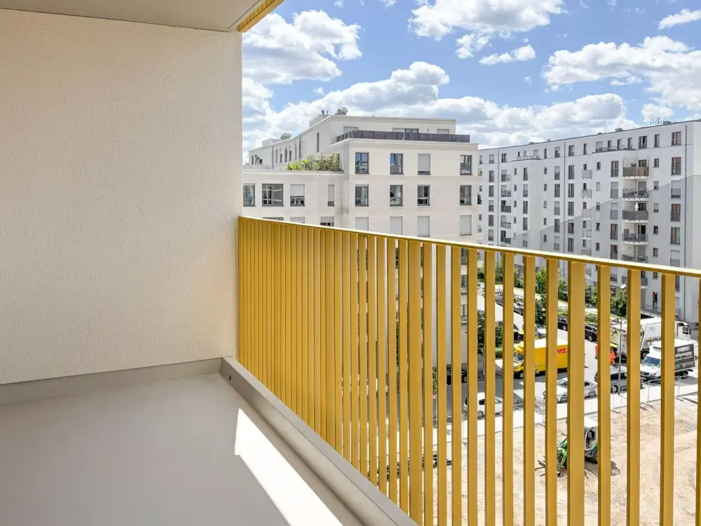 Spacious 3-Room Apartment with Loggia in the Rebstock Area