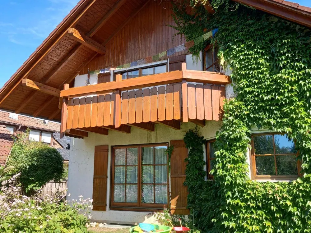 Helle 2,5 Zimmer DG - Wohnung, 60 qm, EBK, großer Balkon
