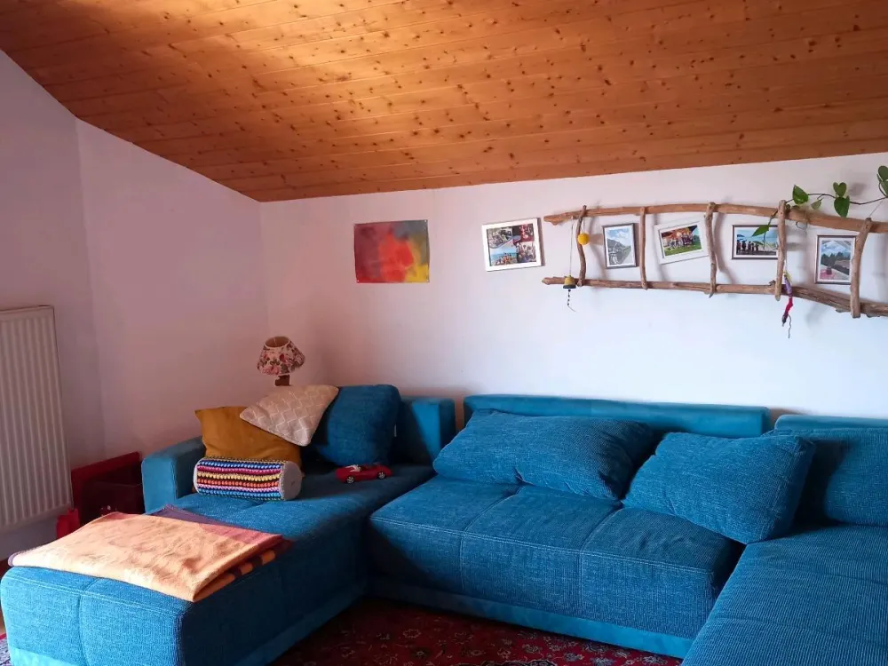 Helle 2,5 Zimmer DG - Wohnung, 60 qm, EBK, großer Balkon