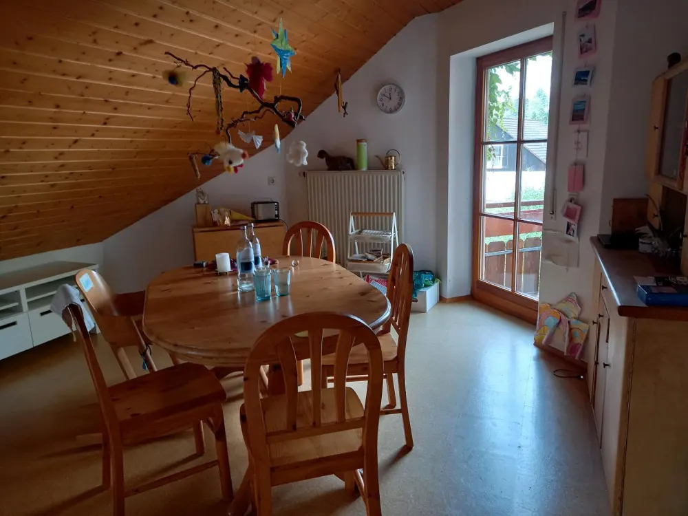 Helle 2,5 Zimmer DG - Wohnung, 60 qm, EBK, großer Balkon