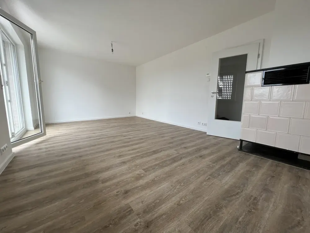 Modernisierte helle 3 Zi- Whg mit 2 Balkonen und Stellplatz in Oeffingen