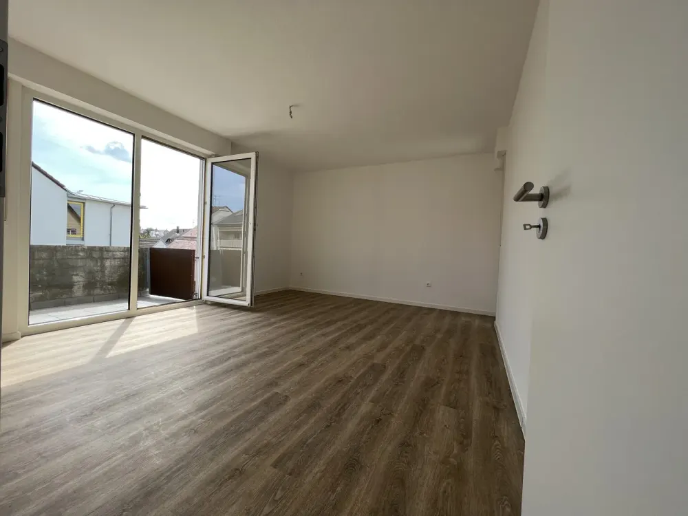 Modernisierte helle 3 Zi- Whg mit 2 Balkonen und Stellplatz in Oeffingen