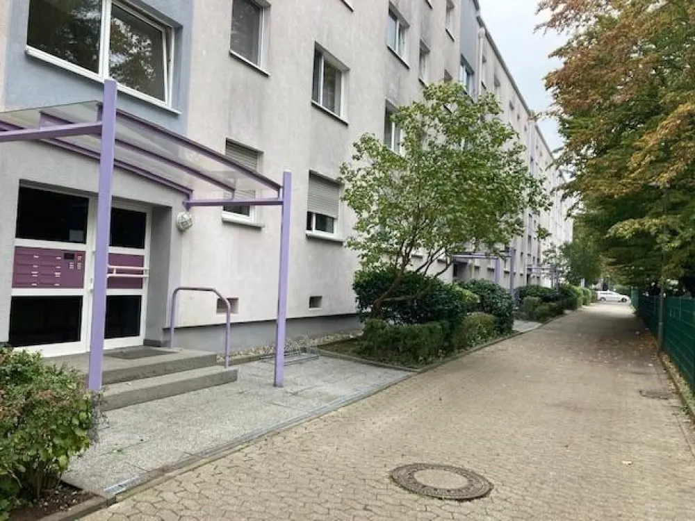 Lichtdurchflutete 3 Zimmer Wohnung mit Balkon