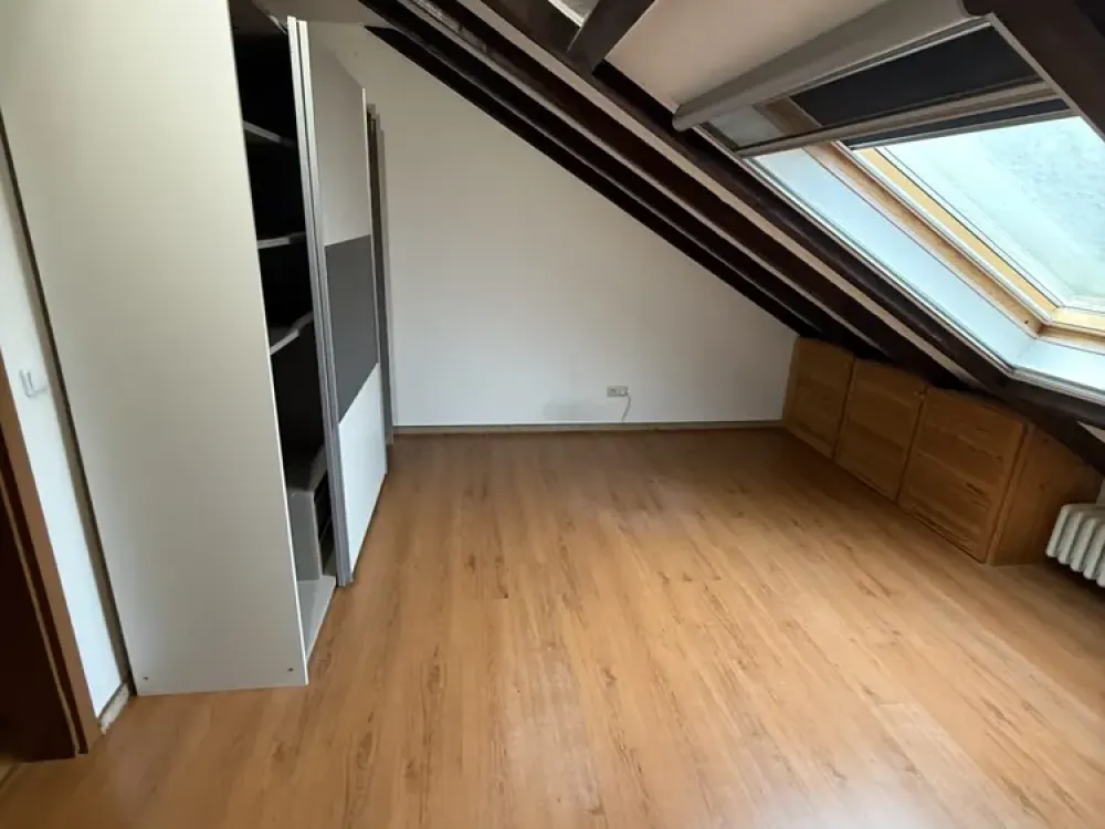 Grosse 3 Zimmerwohnung zentral in Bornheim