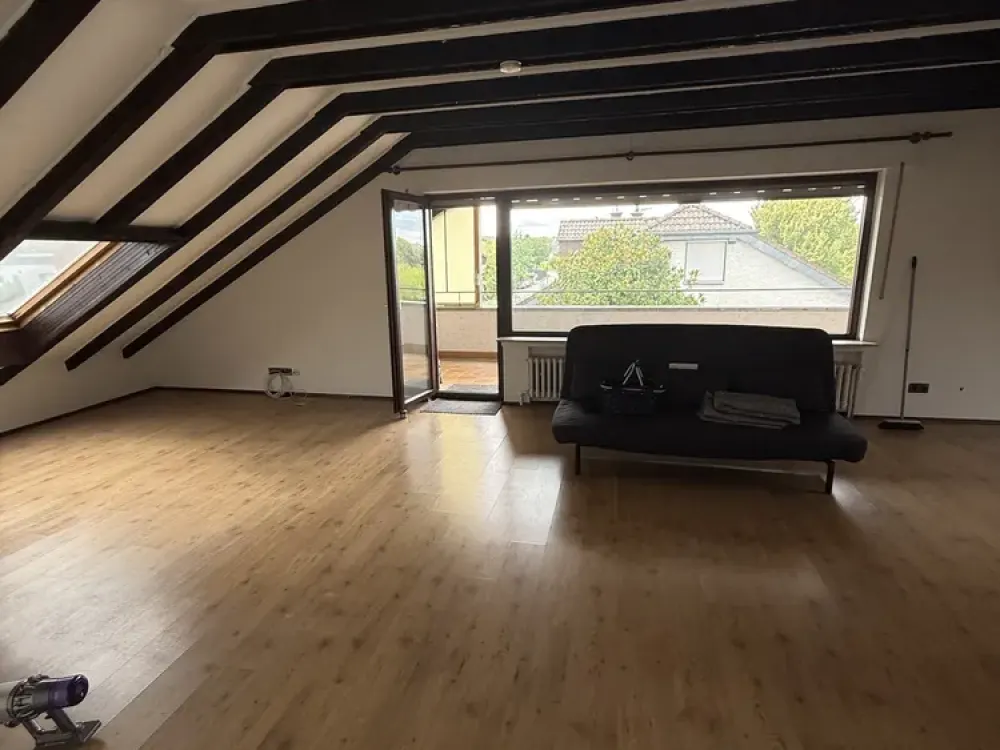 Grosse 3 Zimmerwohnung zentral in Bornheim