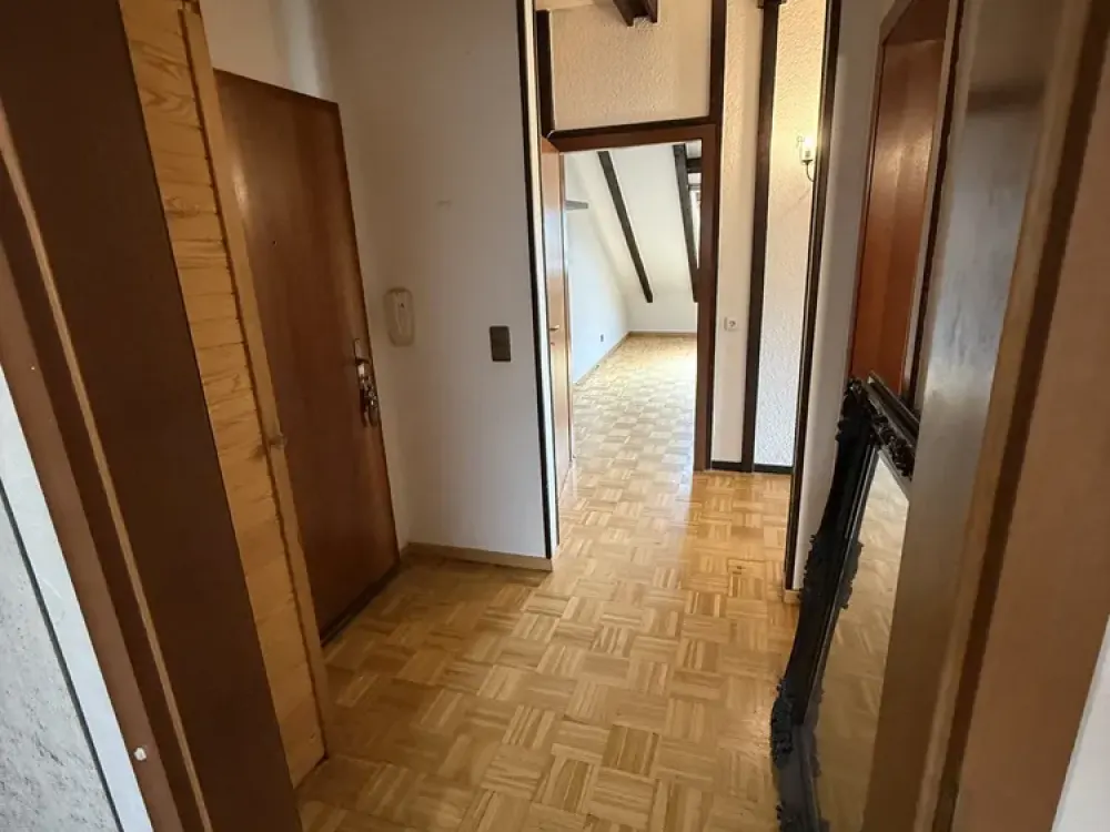 Grosse 3 Zimmerwohnung zentral in Bornheim