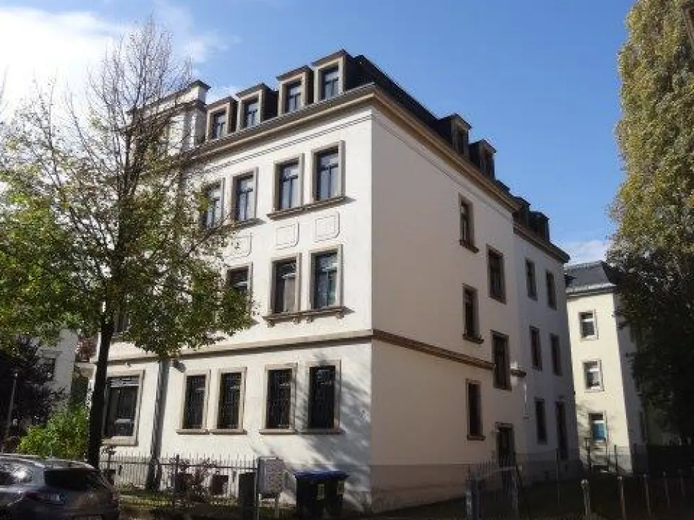 Cotta: 3-Zimmer-Wohnung mit Tageslichtbad und Laminatboden