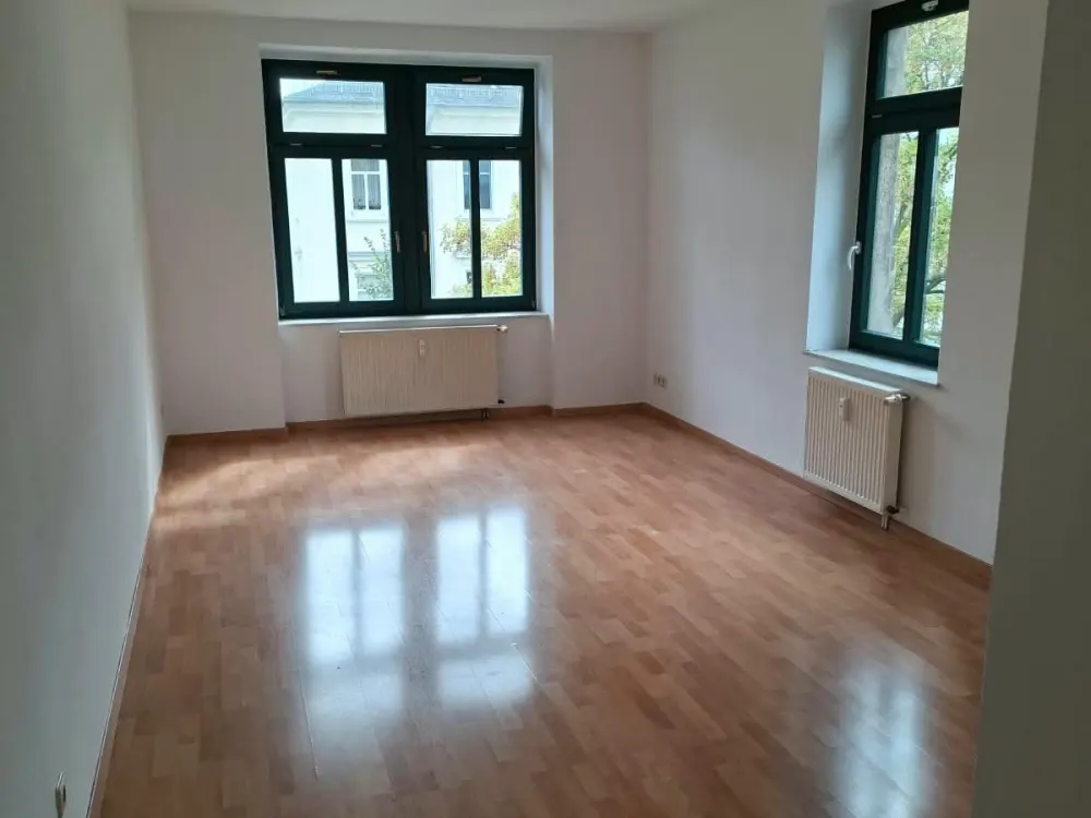 Cotta: 3-Zimmer-Wohnung mit Tageslichtbad und Laminatboden