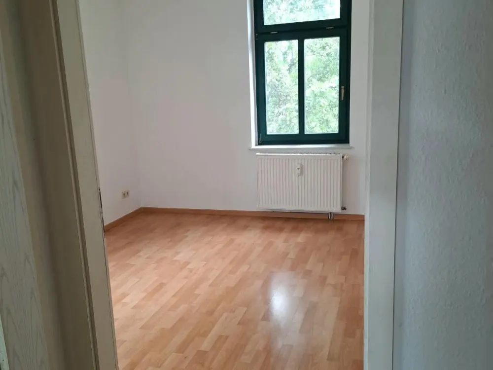 Cotta: 3-Zimmer-Wohnung mit Tageslichtbad und Laminatboden