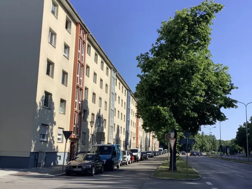 Topp renovierte gut geschnittene 2 Zi. Whg. mit Wohnküche und Balkon
