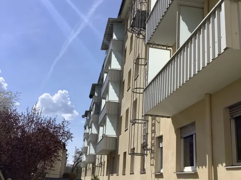 Topp renovierte gut geschnittene 2 Zi. Whg. mit Wohnküche und Balkon