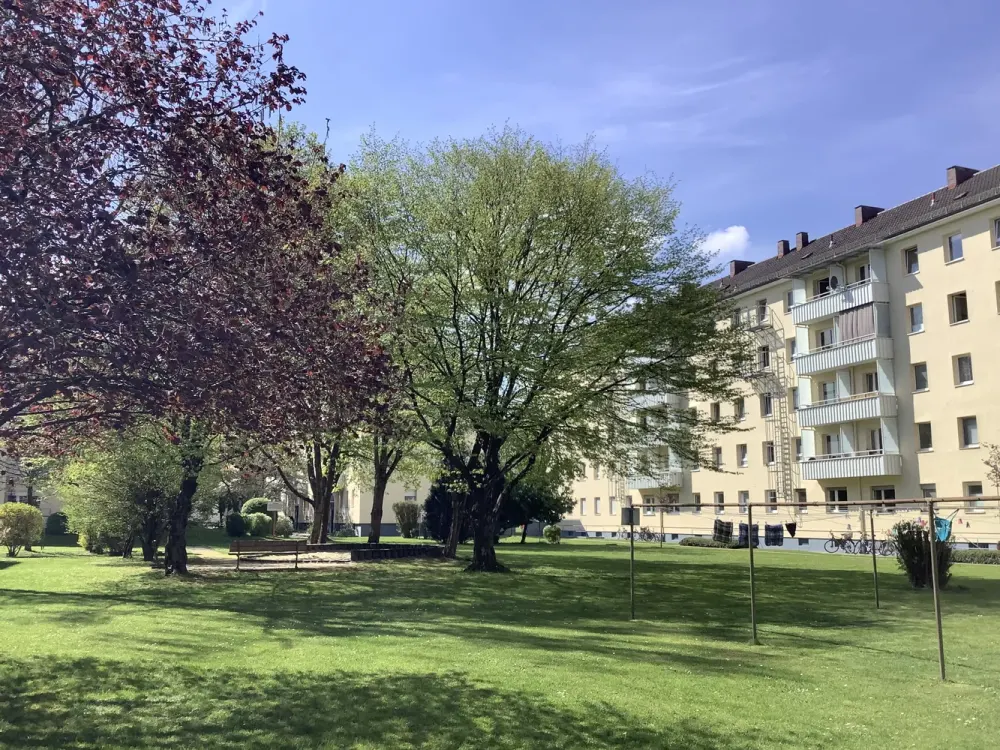 Topp renovierte gut geschnittene 2 Zi. Whg. mit Wohnküche und Balkon