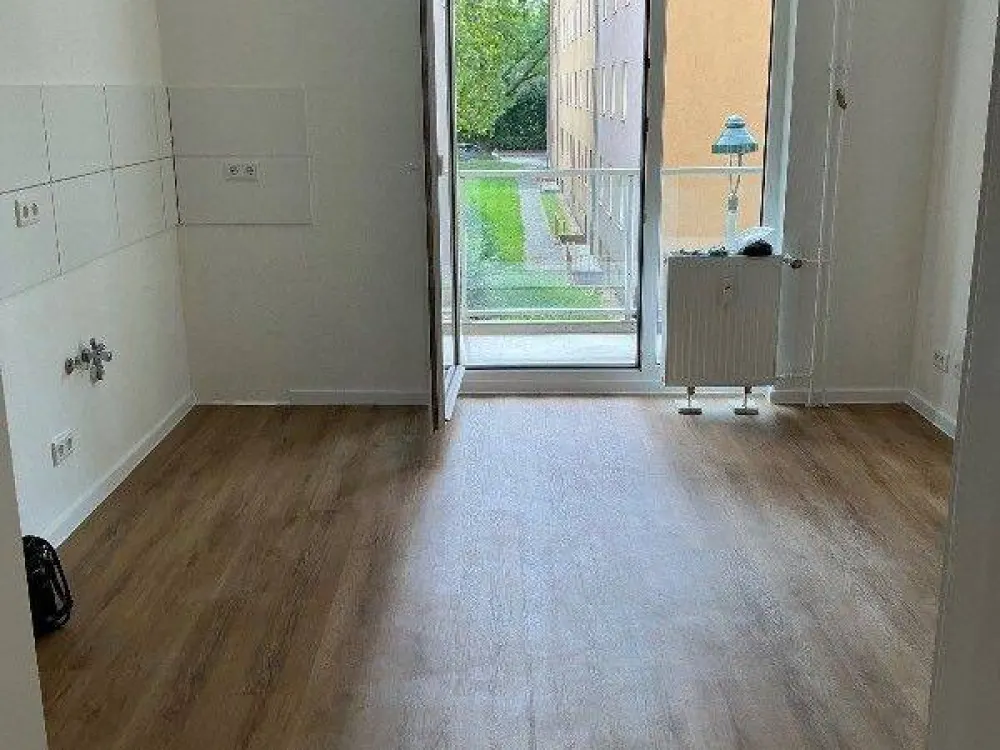 Completely Renovated 1-Room Apartment in Düsseldorf-Mörsenbroich!