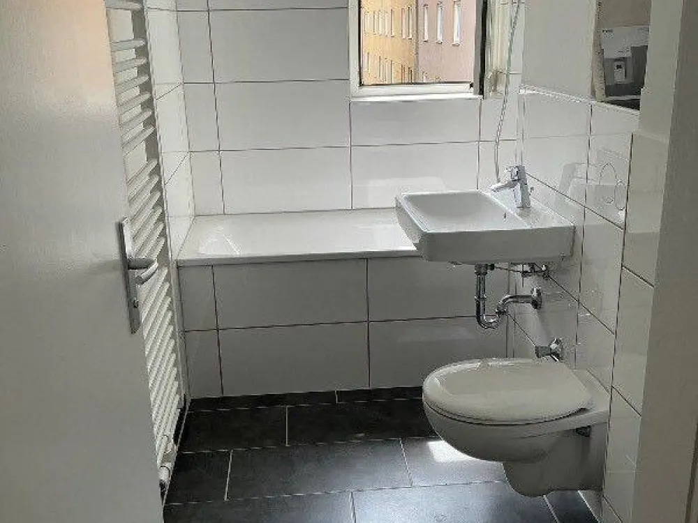 Completely Renovated 1-Room Apartment in Düsseldorf-Mörsenbroich!