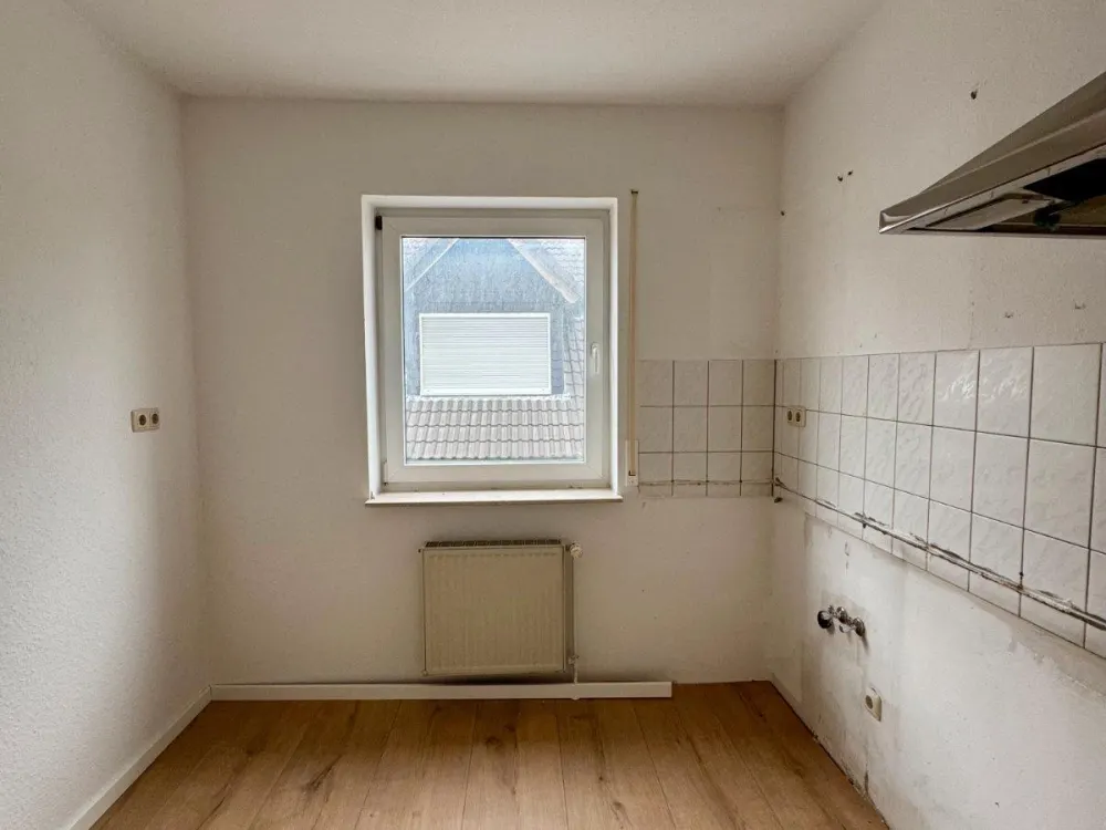 Bright Top Floor Apartment with Balcony - 3 Rooms