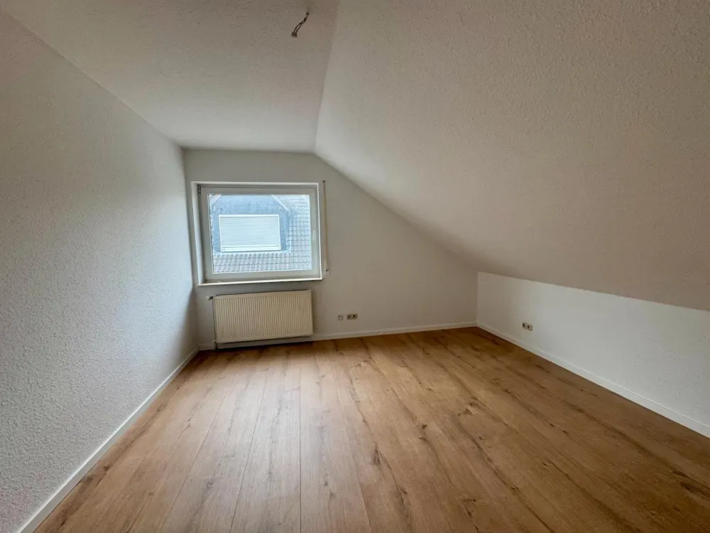 Bright Top Floor Apartment with Balcony - 3 Rooms