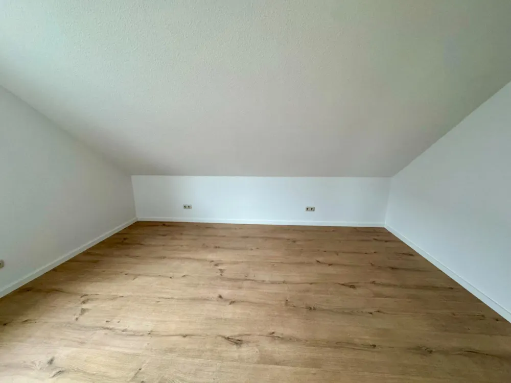 Bright Top Floor Apartment with Balcony - 3 Rooms