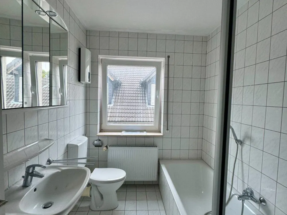 Bright Top Floor Apartment with Balcony - 3 Rooms
