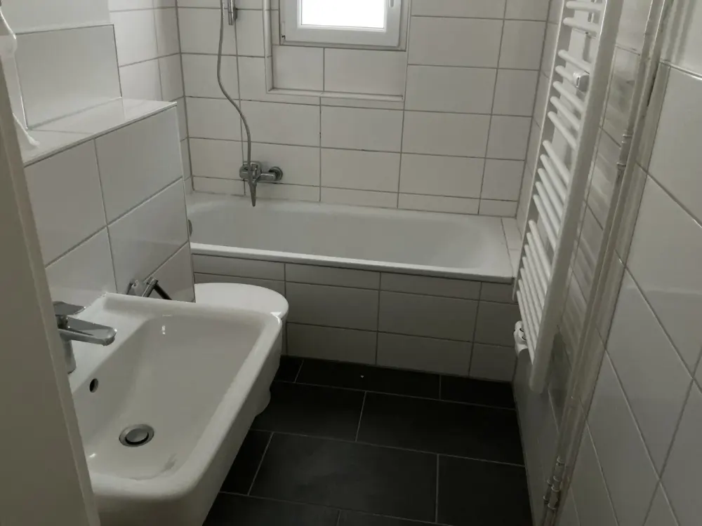 Schöne 2-Zimmer-Wohnung mit Tageslichtbad und Balkon in Hanau zu vermieten