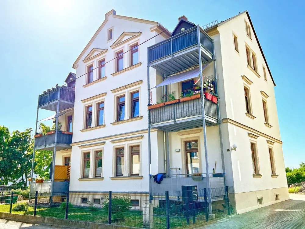 Frisch sanierte 5-RW * 1.OG* 2x Balkone* Tageslichtbad mit Wanne & Dusche* Gäste-WC* grüne Wohnlage*