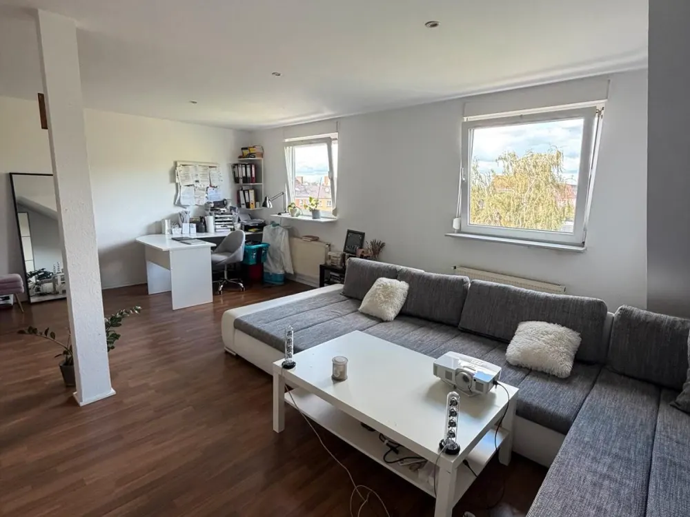 Wohnung 2,5 Zimmer City, möbliert zum 01.10. Beschreibung Lesen