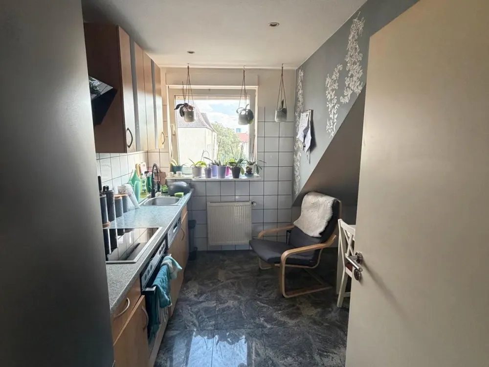 Wohnung 2,5 Zimmer City, möbliert zum 01.10. Beschreibung Lesen