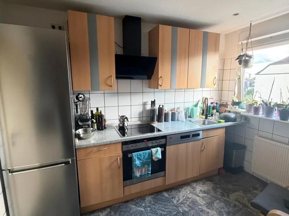 Wohnung 2,5 Zimmer City, möbliert zum 01.10. Beschreibung Lesen