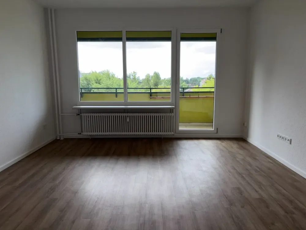 Viel Platz für Krimskrams - Geräumiges Apartment mit Balkon, Aufzug und Wannenbad !