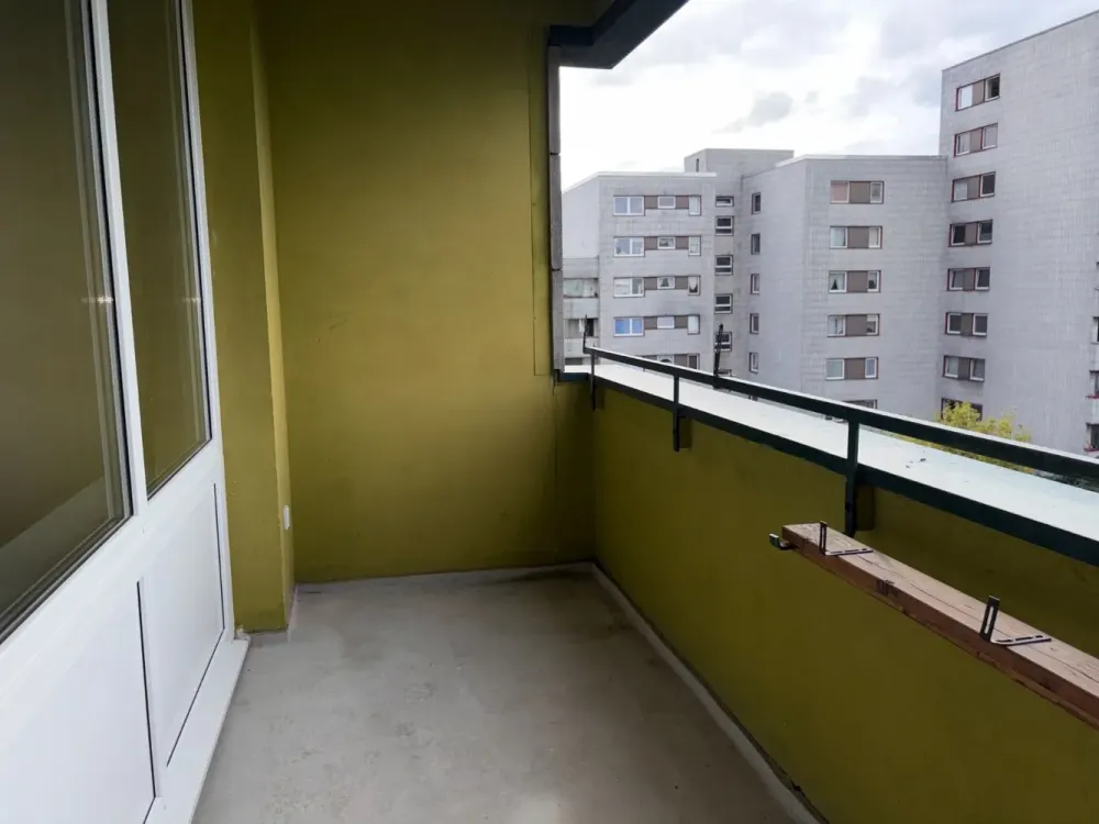 Viel Platz für Krimskrams - Geräumiges Apartment mit Balkon, Aufzug und Wannenbad !