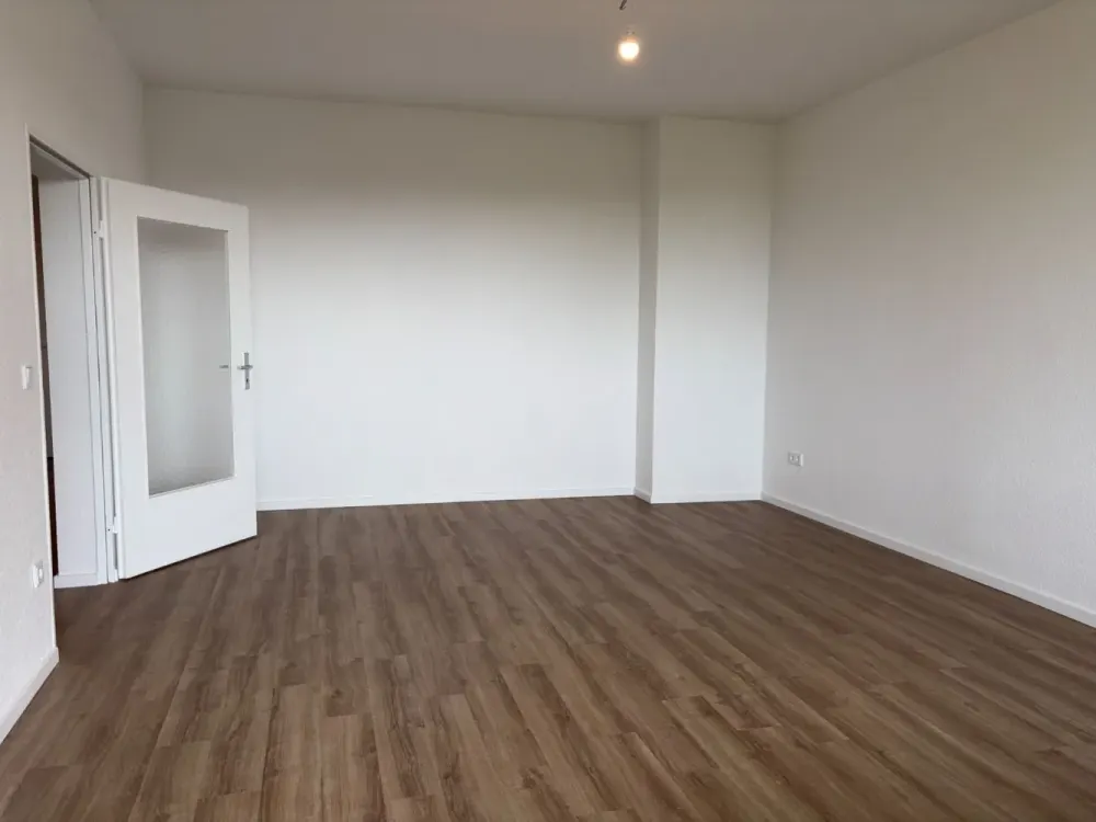Viel Platz für Krimskrams - Geräumiges Apartment mit Balkon, Aufzug und Wannenbad !