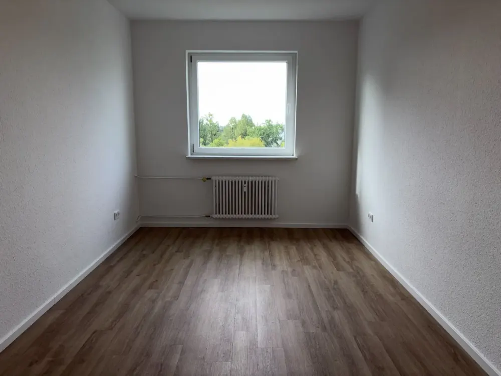 Viel Platz für Krimskrams - Geräumiges Apartment mit Balkon, Aufzug und Wannenbad !