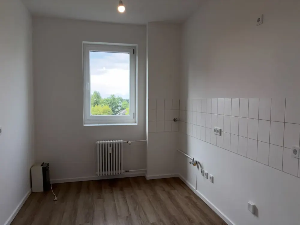 Viel Platz für Krimskrams - Geräumiges Apartment mit Balkon, Aufzug und Wannenbad !