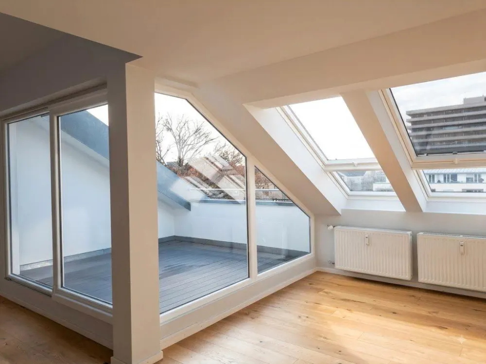 traumhafte DG-Wohnung mit Dachterrasse, Galerie und Klimaanlage