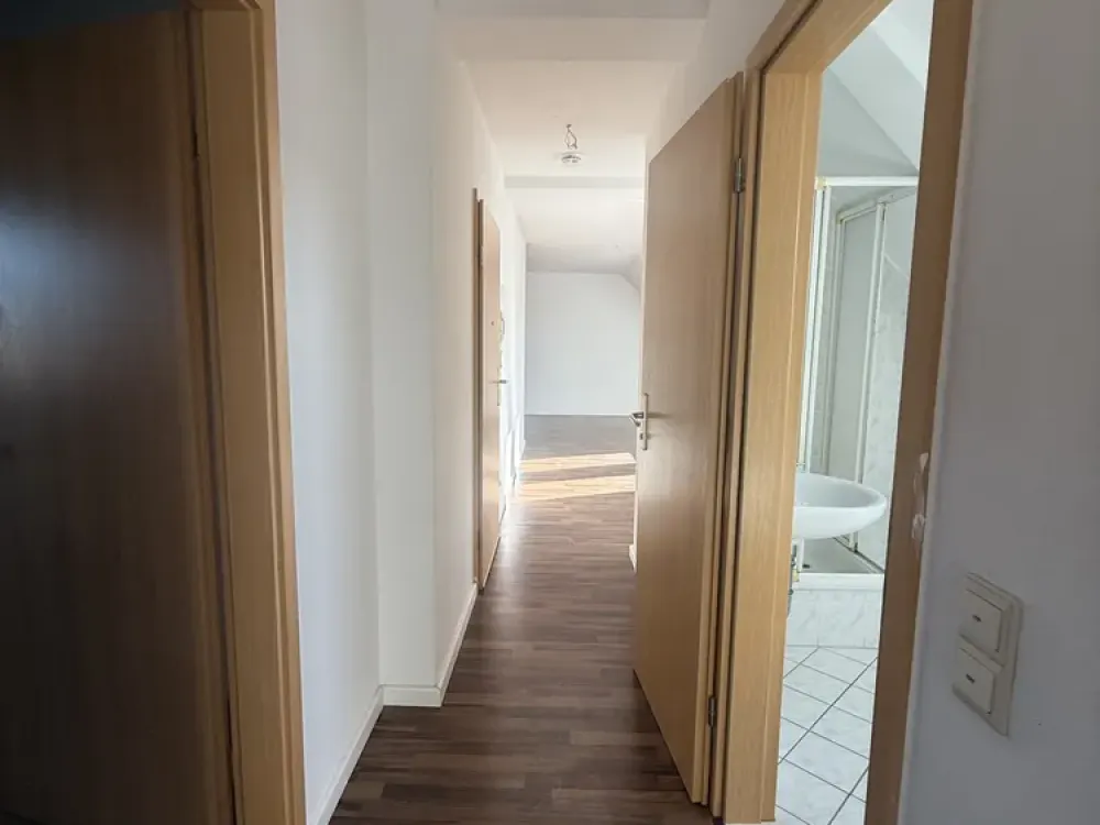 Lichtdurchflutete 3-Raumwohnung in ruhiger Lage in Böhlen - FE 35 / DG