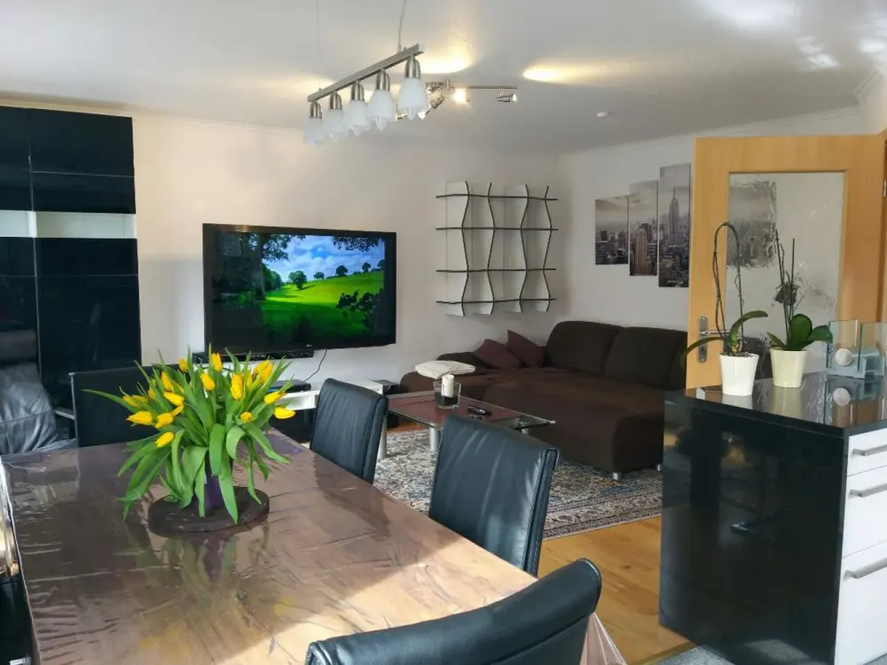 Fully furnished 4-room 102 sqm. apartment with terrace, garden & 2 garage spaces, near Ostbahnhof