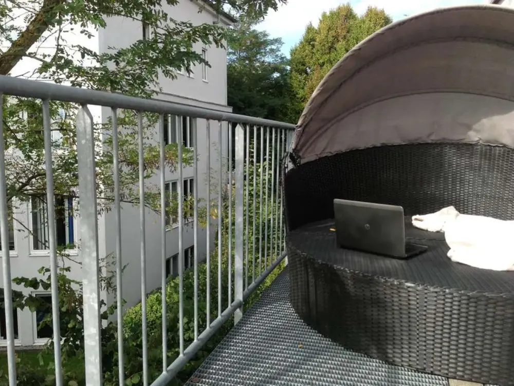 Fully furnished 4-room 102 sqm. apartment with terrace, garden & 2 garage spaces, near Ostbahnhof