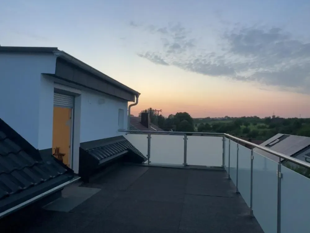 DG Wohnung - frisch renoviert mit großer Dachterasse