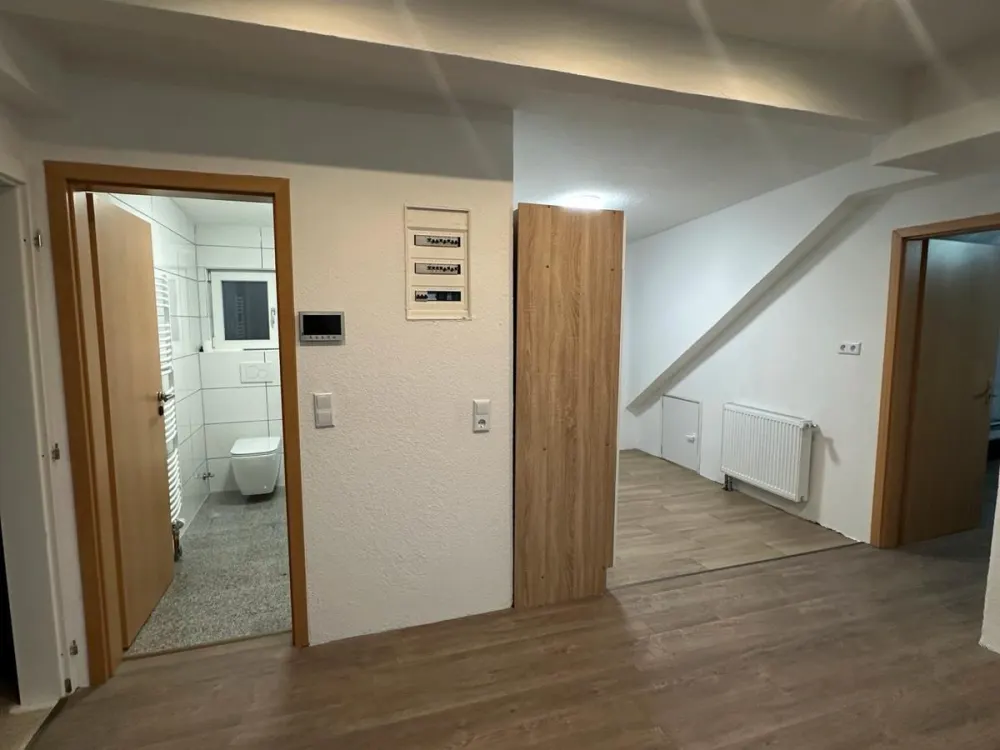 DG Wohnung - frisch renoviert mit großer Dachterasse